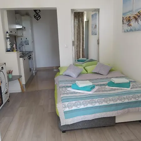 Apartmani Ana Vir Exterior photo