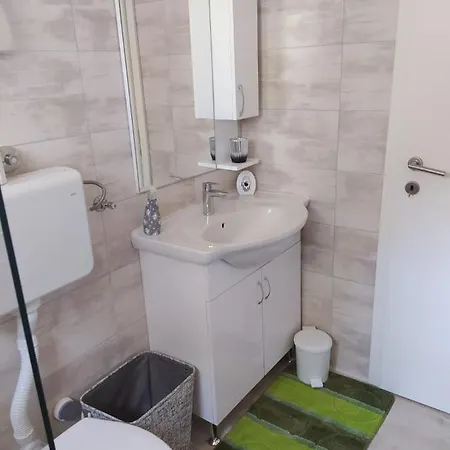 Apartmani Ana Vir Exterior photo