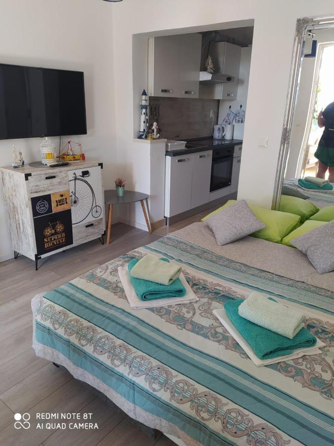 Ana Apartment Vir